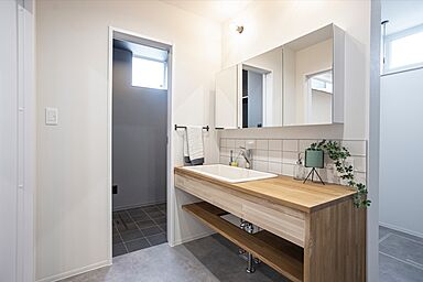 IZUMI MUKU-NO-IEの施工事例「20代のおしゃれ夫婦が建てたナチュラルモダンの家」の画像5