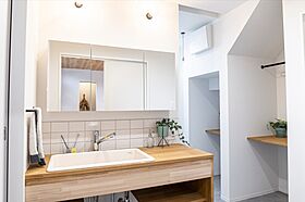 IZUMI MUKU-NO-IEの施工事例「20代のおしゃれ夫婦が建てたナチュラルモダンの家」の画像8