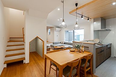 IZUMI MUKU-NO-IEの施工事例「半平屋!1階完結間取りの家」の画像3