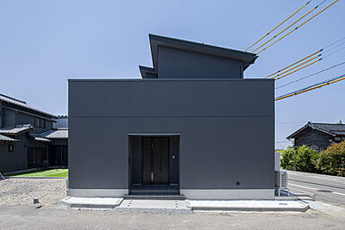 IZUMI MUKU-NO-IEの施工事例「玄関⇒キッチン・水回りまで5秒でいける家」の画像