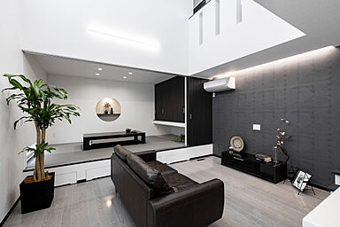 IZUMI MUKU-NO-IEの施工事例「玄関⇒キッチン・水回りまで5秒でいける家」の画像1