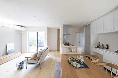 木の家スタイルのリビング IZUMI MUKU-NO-IEの事例画像