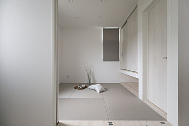 IZUMI MUKU-NO-IEの施工事例「こだわりのリビングドアがある家」の画像3