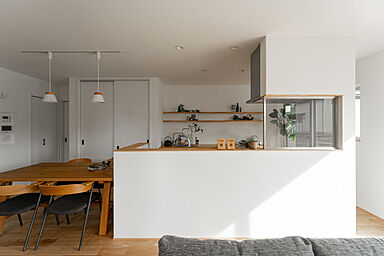 IZUMI MUKU-NO-IEの施工事例「『家事シェア』でママの負担を軽くする家」の画像2