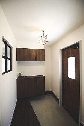 サンエルホームの施工事例「2階建て|4LDK|西条市|ヴィンテージライクな家」の画像2