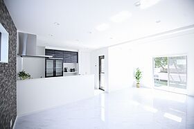 サンエルホームの施工事例「2階建て|3LDK|松山市|白を基調とした吹き抜けのある家」のメイン画像