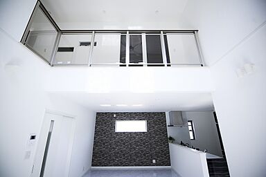 サンエルホームの施工事例「2階建て|3LDK|松山市|白を基調とした吹き抜けのある家」の画像3