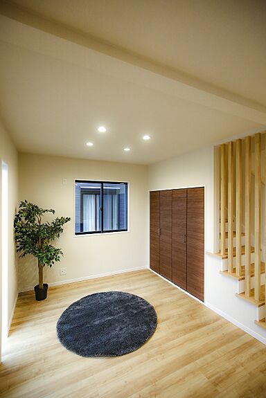 サンエルホームの施工事例「2階建て|4LDK|松山市|格子を通して光と影を楽しむ家」の画像2