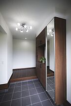 和風・和モダンスタイルの玄関 サンエルホームの事例画像