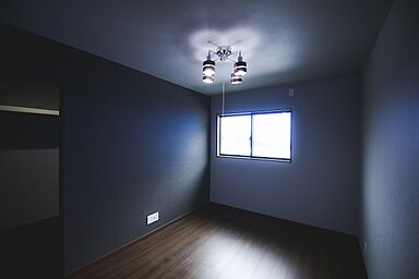 サンエルホームの施工事例「平屋|4LDK|松山市|スタイリッシュでお洒落な平屋の家」の画像4