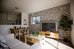 トモノ建築設計事務所 【佐久平スタジオ】の施工事例「2階建て|4LDK|松山市|小物たちを飾りたくなる家」の画像