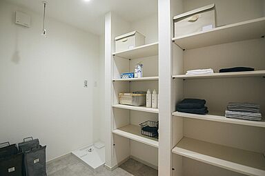 サンエルホームの施工事例「平屋|3LDK|新居浜市|20、30代に選ばれる開放感あふれるシンプルLDKの家」の画像6