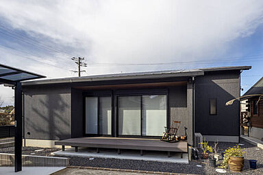 いろはいえ三重の家づくりの施工事例「片流れ屋根の家。見せる収納をいかした開放感のあるキッチン。」の画像10