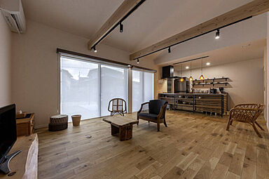 いろはいえ三重の家づくりの施工事例「片流れ屋根の家。見せる収納をいかした開放感のあるキッチン。」の画像7