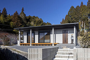 いろはいえ三重の家づくりの施工事例「陽だまりの中に建つ、くつろぎスペースのある平屋」の画像