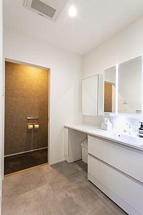 NEOデザインホームの施工事例「ゆとりの“リビング&水廻り”でおおらかな平屋ライフ」の画像7