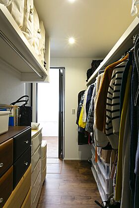 NEOデザインホームの施工事例「本が身近になる、ロフト付きリビングの平屋」の画像8