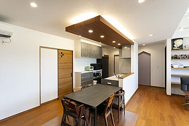 NEOデザインホームの施工事例「さんかく屋根の大きな吹き抜けがある平屋」の画像6