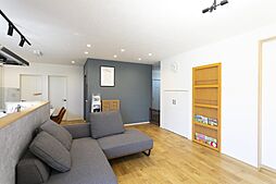 NEOデザインホームの施工事例「愛猫と暮らす、隠し扉のある平屋」の画像