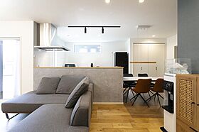 NEOデザインホームの施工事例「愛猫と暮らす、隠し扉のある平屋」の画像1