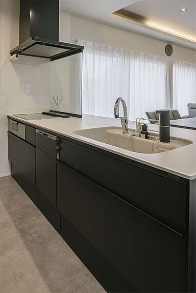 NEOデザインホームの施工事例「自然の中でのびのび子育て、ストレージルームのある平屋」の画像3