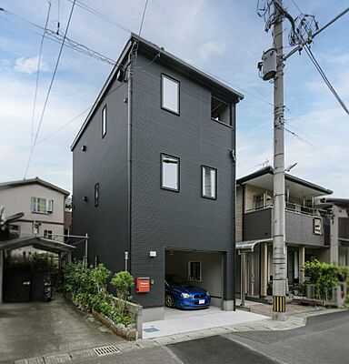 NEOデザインホームの施工事例「敷地21坪に建つ、3階建てビルトインガレージハウス」の画像