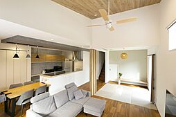 NEOデザインホームの施工事例「スキップフロアを利用した大容量収納がある平屋」の画像