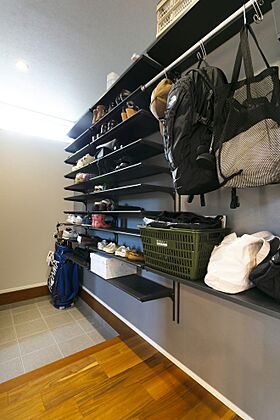 NEOデザインホームの施工事例「スキップフロアを利用した大容量収納がある平屋」の画像9