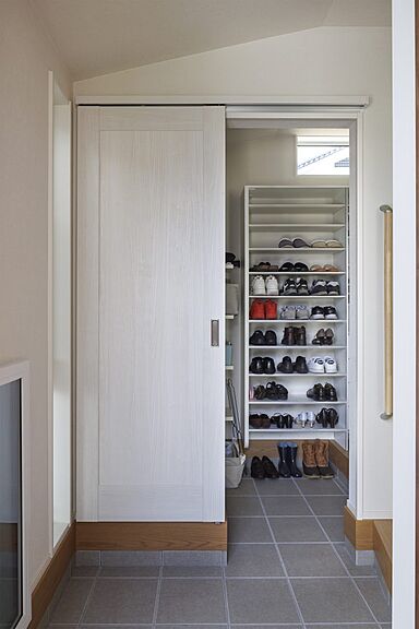 NEOデザインホームの施工事例「気兼ねなく仲間を呼べる「趣味」も「暮らし」も快適な平屋」の画像8