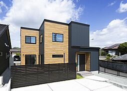 NEOデザインホームの施工事例「こだわりの外観と光が降り注ぐ大きな吹き抜けがある家」の画像
