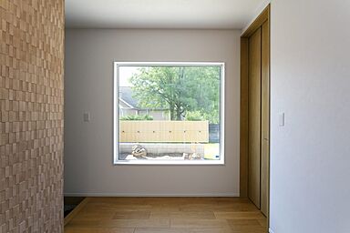 NEOデザインホームの施工事例「丸窓が彩る、端正で伸びやかな平屋」の画像7