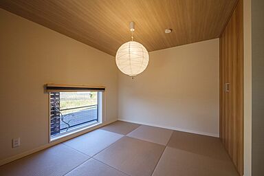 NEOデザインホームの施工事例「吹き抜けリビングと中2階スキップフロアのある家」の画像3