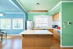 株式会社ノーザンハウスの施工事例「オーダーキッチンやトレーニングルーム、ホームシアターで家時間を快適に」の画像