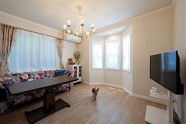 株式会社ノーザンハウスの施工事例「パリジャンスタイルの外観が魅力的!ペットも楽しめる家へ」の画像1