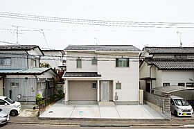 アイフルホーム仙台東店の施工事例「光と木のぬくもりに包まれる、心地よい邸宅(S様邸)」のメイン画像