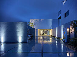 RIPARO(リパーロ)株式会社リブライフの施工事例「「見せる」「見せない」のバランスが絶妙。美術館のようなファサードの邸宅」の画像