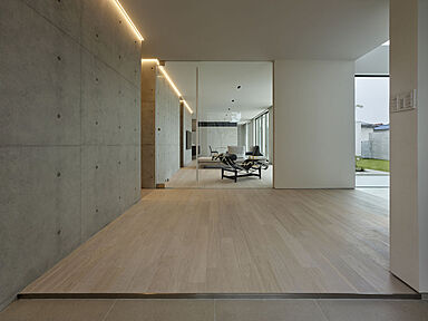 RIPARO(リパーロ)株式会社リブライフの施工事例「「見せる」「見せない」のバランスが絶妙。美術館のようなファサードの邸宅」の画像5