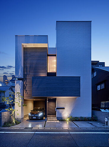 RIPARO(リパーロ)株式会社リブライフの施工事例「建築デザイナーと実施設計のコラボで、デザインも機能も納得の3階建て二世帯住宅に」の画像