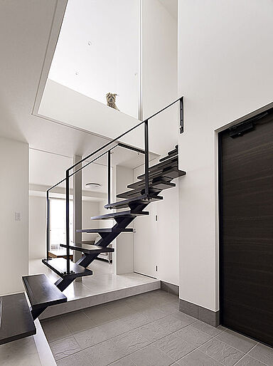 RIPARO(リパーロ)株式会社リブライフの施工事例「全面窓から眺望を最大限に満喫できる家。インナーガレージは車2台収納可能」の画像7