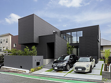 RIPARO(リパーロ)株式会社リブライフの施工事例「中庭が彩る開放的なプライベート空間」の画像1