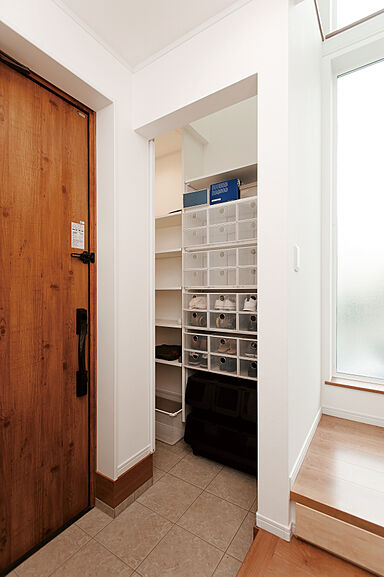 小嶋工務店 TOKYO WOOD - Forest Family展示場の施工事例「無垢の木たっぷり カフェのようなリビング吹き抜けと大きな窓で数字以上の開放感!」の画像9