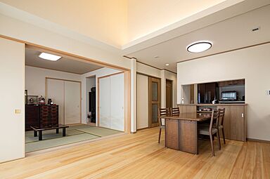 小嶋工務店 TOKYO WOOD - Forest Family展示場の施工事例「3邸目も同じ会社に!東京の木とソーラーサーキット」の画像1