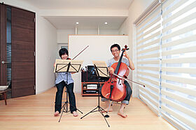 小嶋工務店 TOKYO WOOD - 立川第一展示場の施工事例「自宅をミニ演奏会のステージに!」のメイン画像