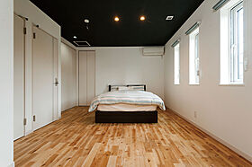 小嶋工務店 TOKYO WOOD - 立川第一展示場の施工事例「【2000万円~】カッコよく、居心地がいい! ランドリールームで家事もスマートに」の画像3