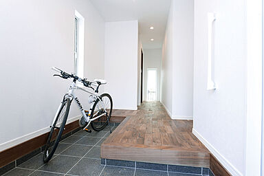 小嶋工務店 TOKYO WOOD - 立川第一展示場の施工事例「【2000万円~】カッコよく、居心地がいい! ランドリールームで家事もスマートに」の画像9