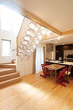 木の家スタイルのリビング 小嶋工務店 TOKYO WOOD - Forest Family展示場の事例画像