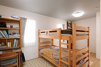 小嶋工務店 TOKYO WOOD - 立川第一展示場の施工事例「陽だまりリビングが自慢。1階から小屋裏まで続く伸びやかな吹抜の家」の画像7