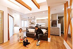 小嶋工務店 TOKYO WOOD - 三鷹展示場の施工事例「「柱・梁・筋交い」木の存在感とデザインにこだわった快適な家」の画像