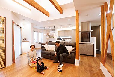 小嶋工務店 TOKYO WOOD - 立川第一展示場の施工事例「「柱・梁・筋交い」木の存在感とデザインにこだわった快適な家」の画像