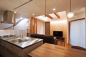 小嶋工務店 TOKYO WOOD - 立川第一展示場の施工事例「「柱・梁・筋交い」木の存在感とデザインにこだわった快適な家」の画像4